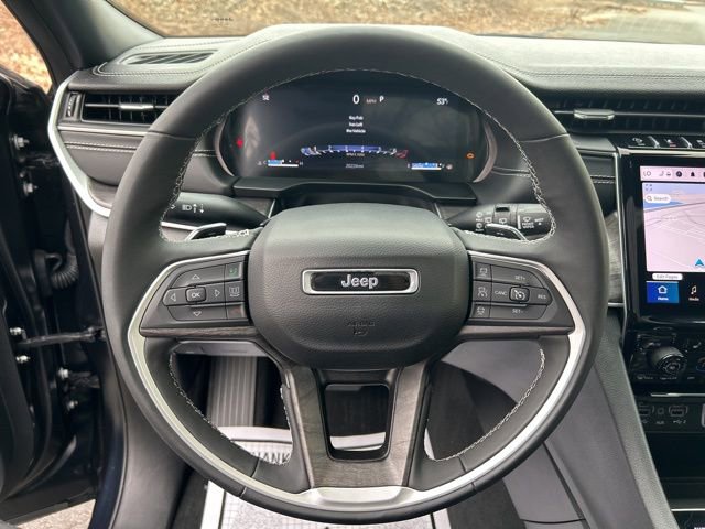 Used 2024 Jeep Grand Cherokee Limited w/ Black Appearance Package AWD/4WD image 15