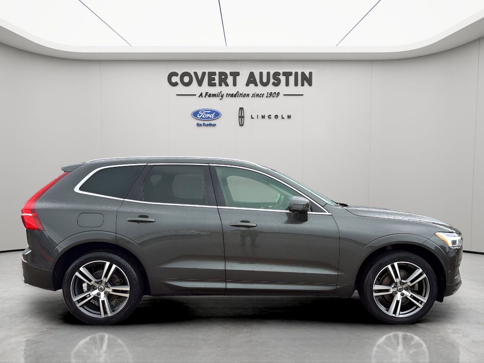 Used 2019 Volvo XC60 T5 Momentum w/ Multimedia Package AWD/4WD image 6