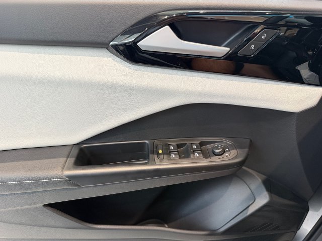 New 2027 Volkswagen Taos S FWD image 23