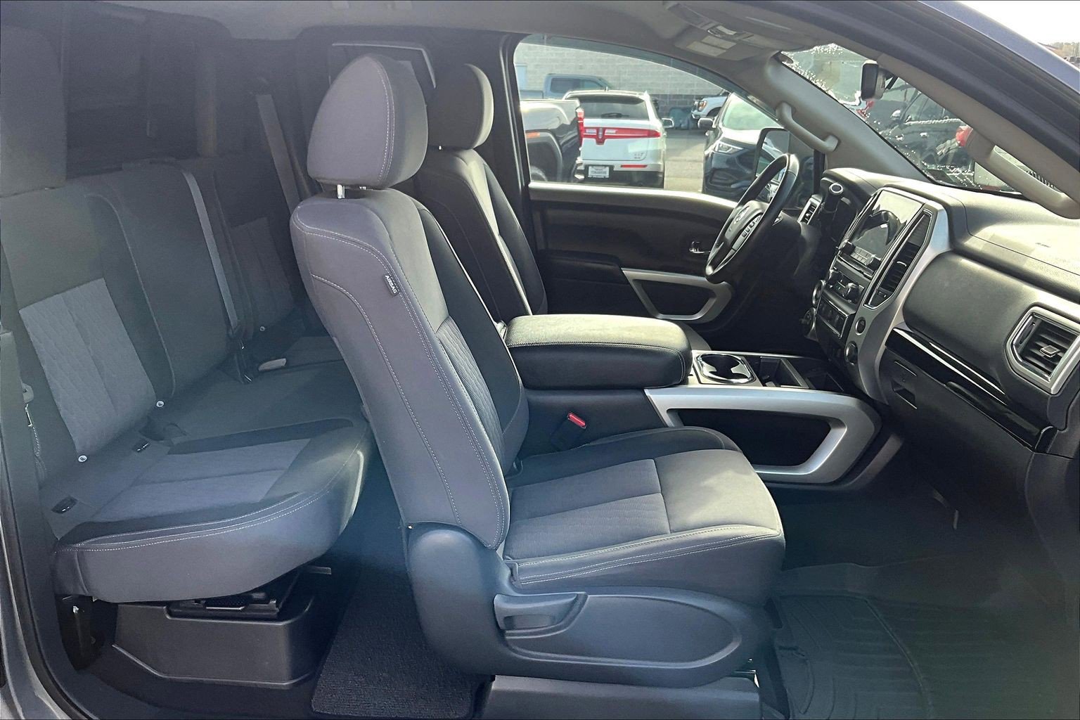 Used 2020 Nissan Titan SV w/ SV Convenience Package image 7