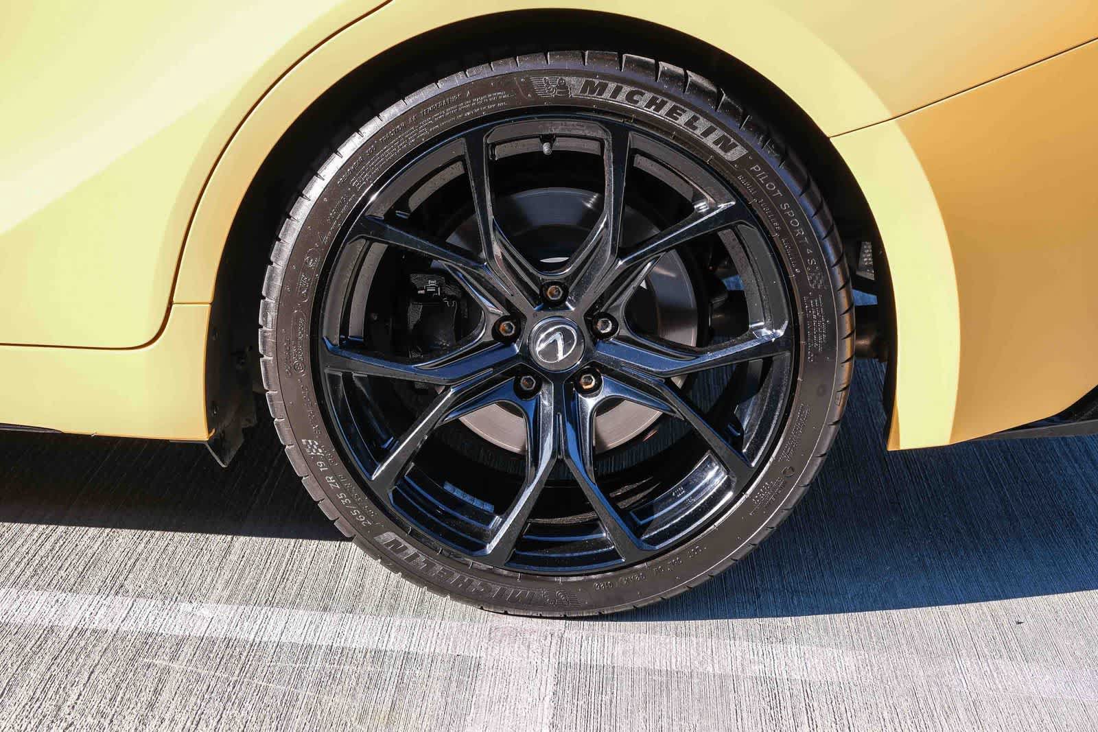 Used 2025 Lexus IS 500 RWD image 9
