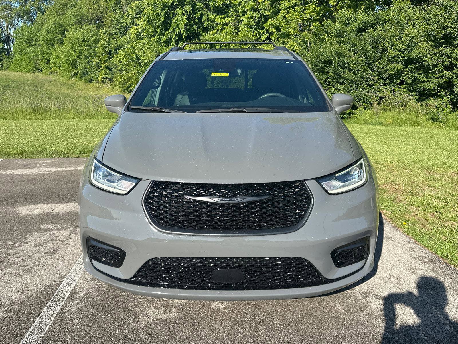 Used 2022 Chrysler Pacifica Touring-L w/ S Appearance Package FWD image 11