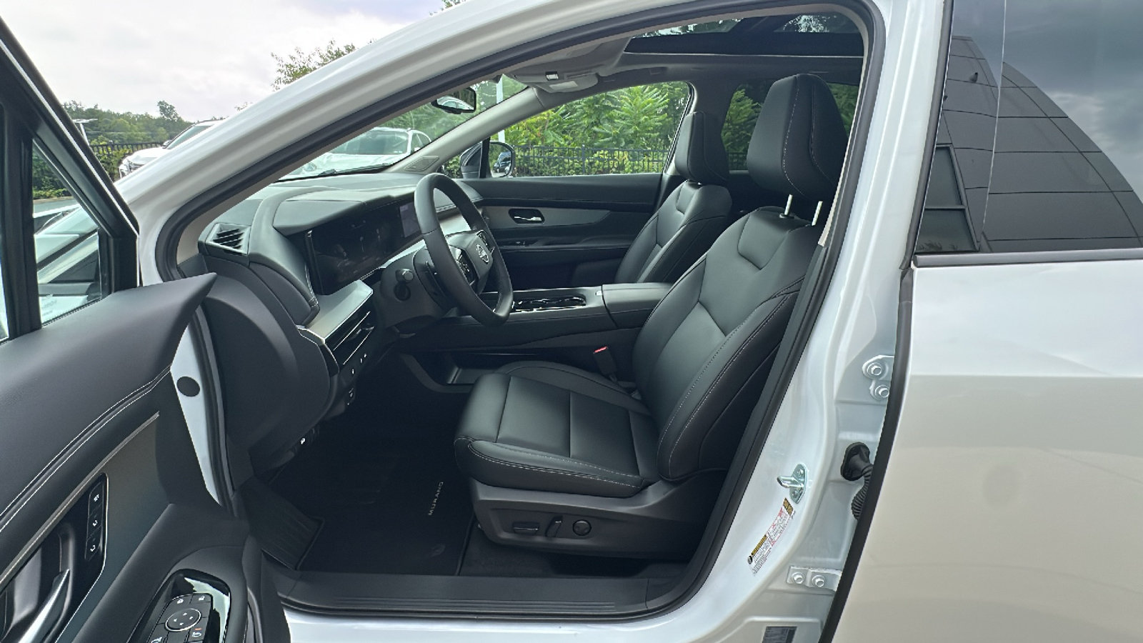 Certified 2025 Nissan Murano SL w/ Cargo Package AWD/4WD image 12
