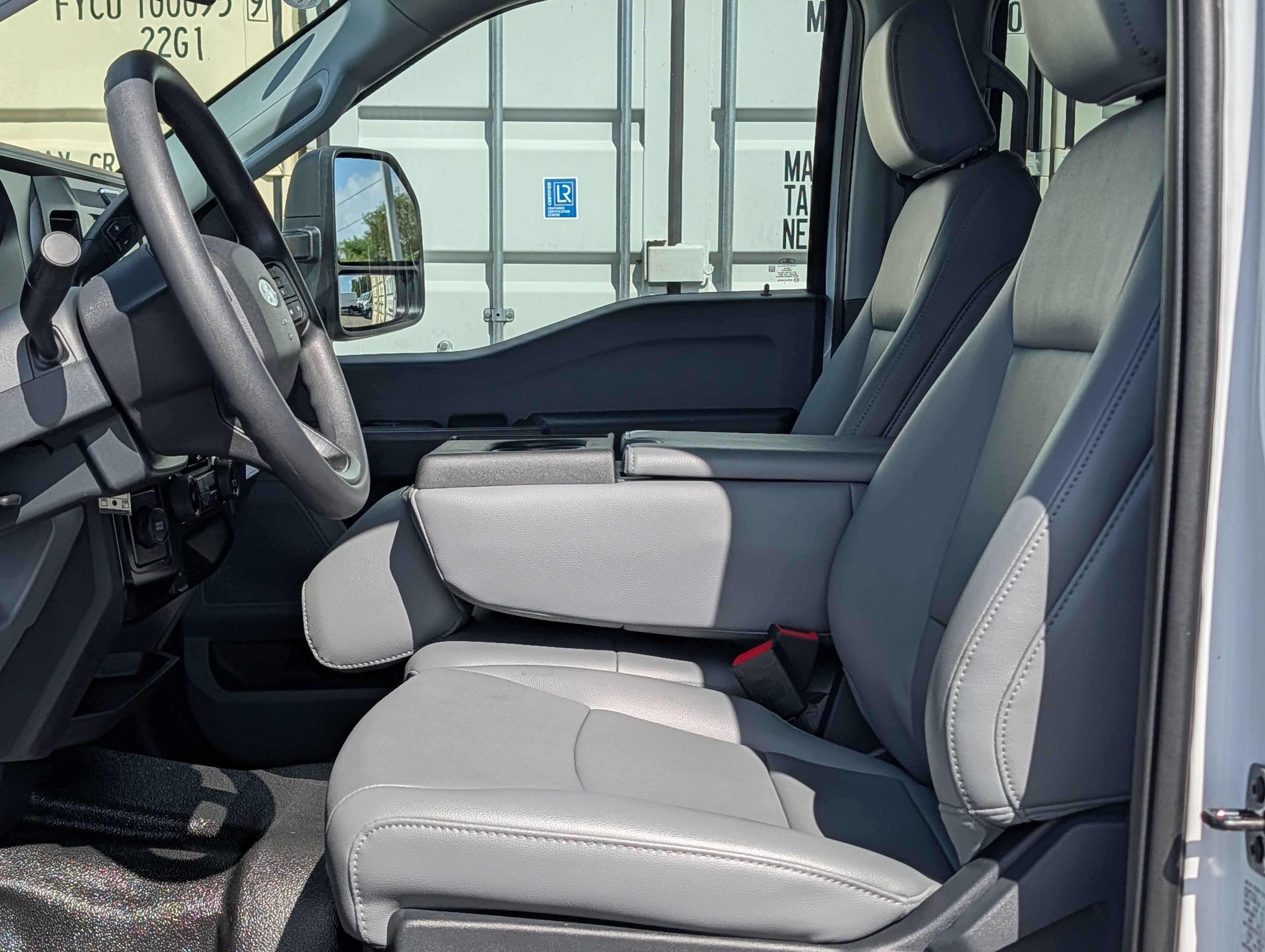 New 2026 Ford F350 XL w/ XL Chrome Package RWD image 25