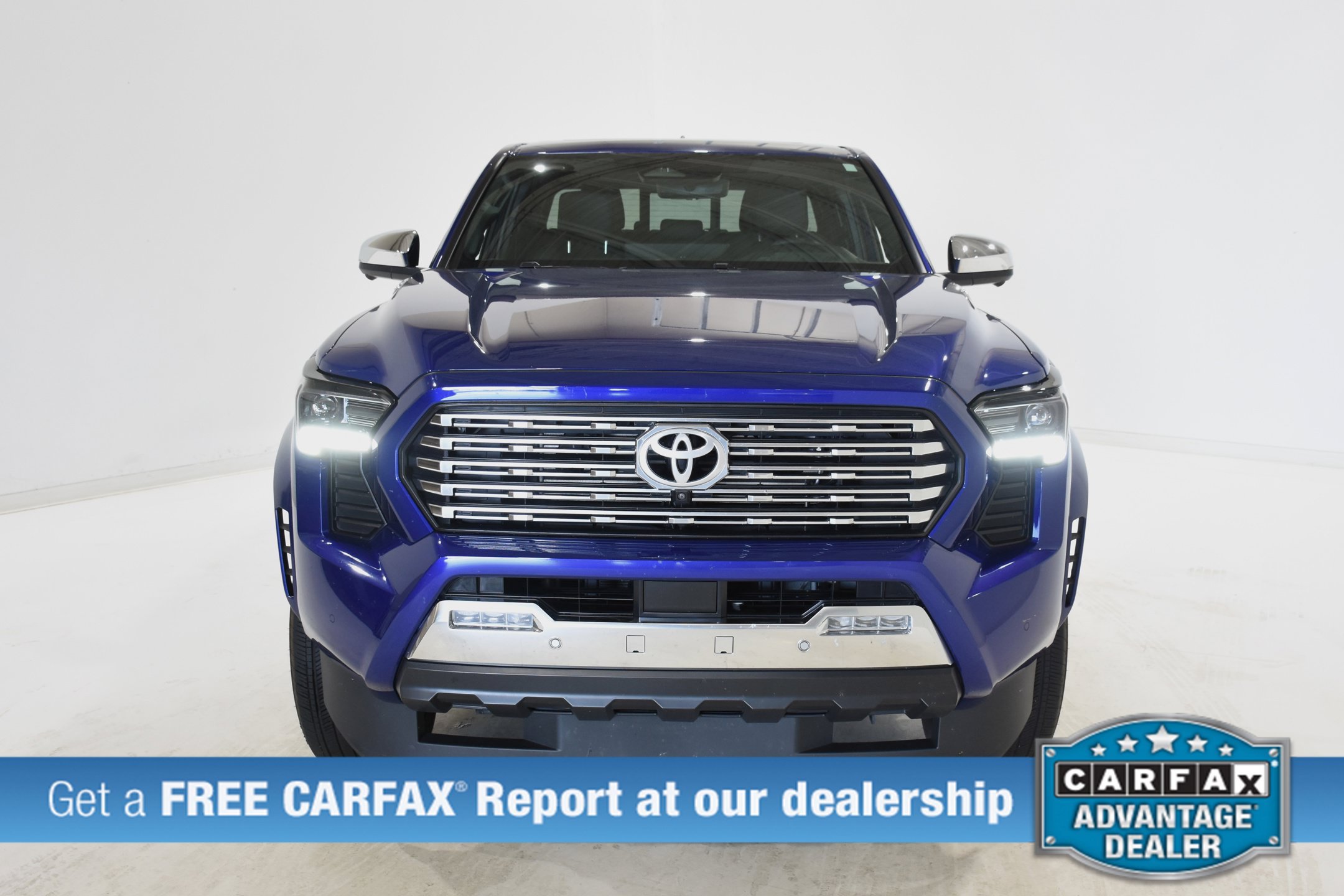 Used 2025 Toyota Tacoma Limited AWD/4WD image 3