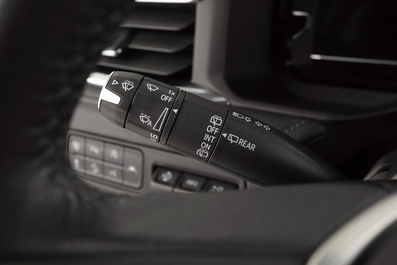 Used 2023 GMC Yukon XL Denali w/ Denali Reserve Package image 15