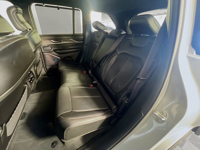 Used 2022 Jeep Grand Cherokee Overland w/ Luxury Tech Group IV AWD/4WD image 27