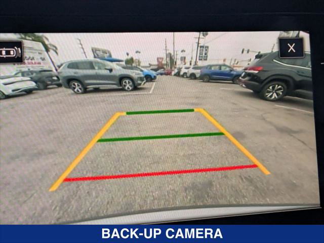 Used 2025 Volkswagen Taos SE w/ Panoramic Sunroof Package FWD image 18