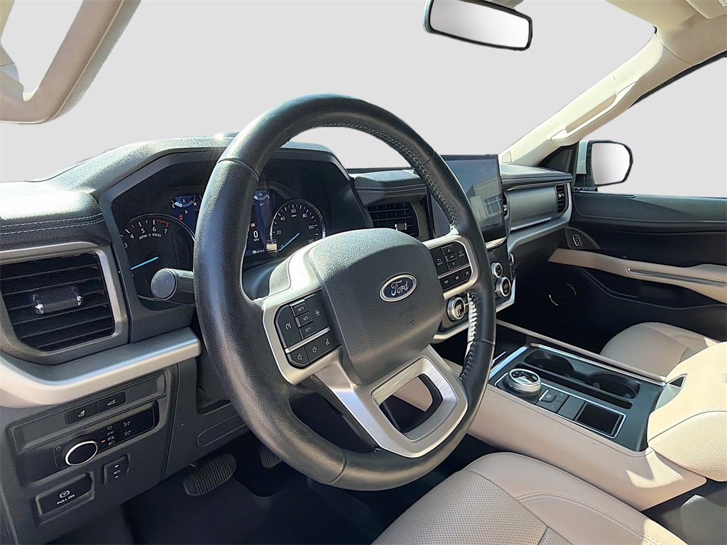 Used 2023 Ford Expedition XLT image 11