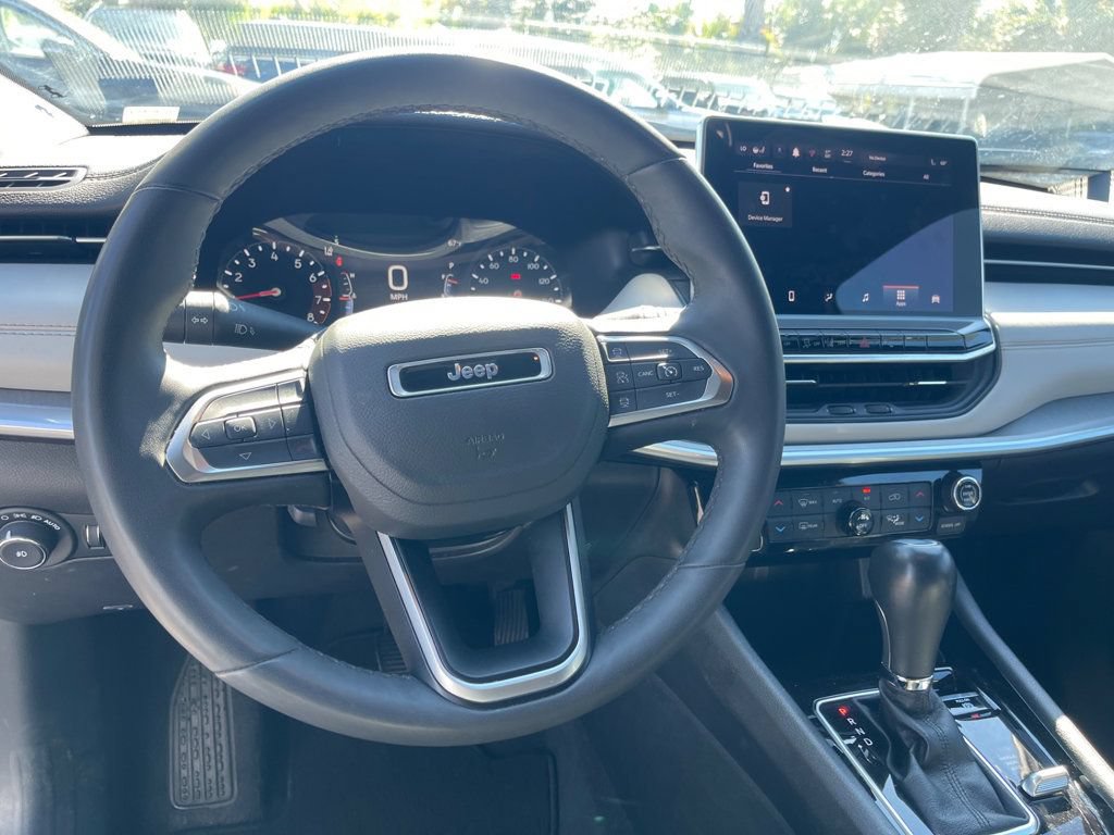 Used 2025 Jeep Compass Limited AWD/4WD image 14
