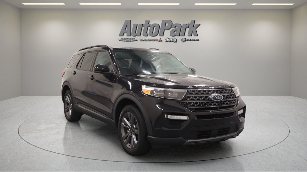 Used 2023 Ford Explorer XLT w/ Equipment Group 202A AWD/4WD image 2