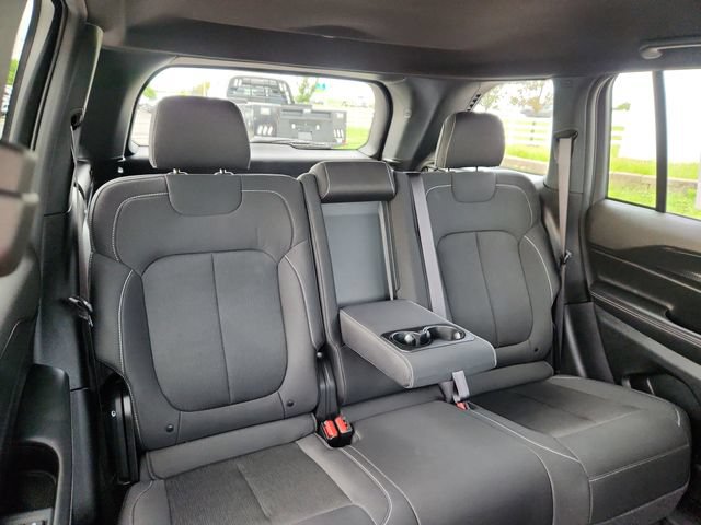 Used 2025 Jeep Grand Cherokee Laredo AWD/4WD image 30