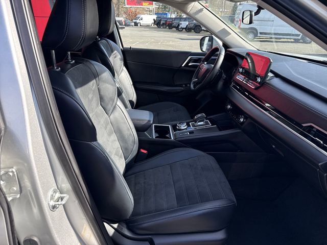 Used 2024 Mitsubishi Outlander SE image 12