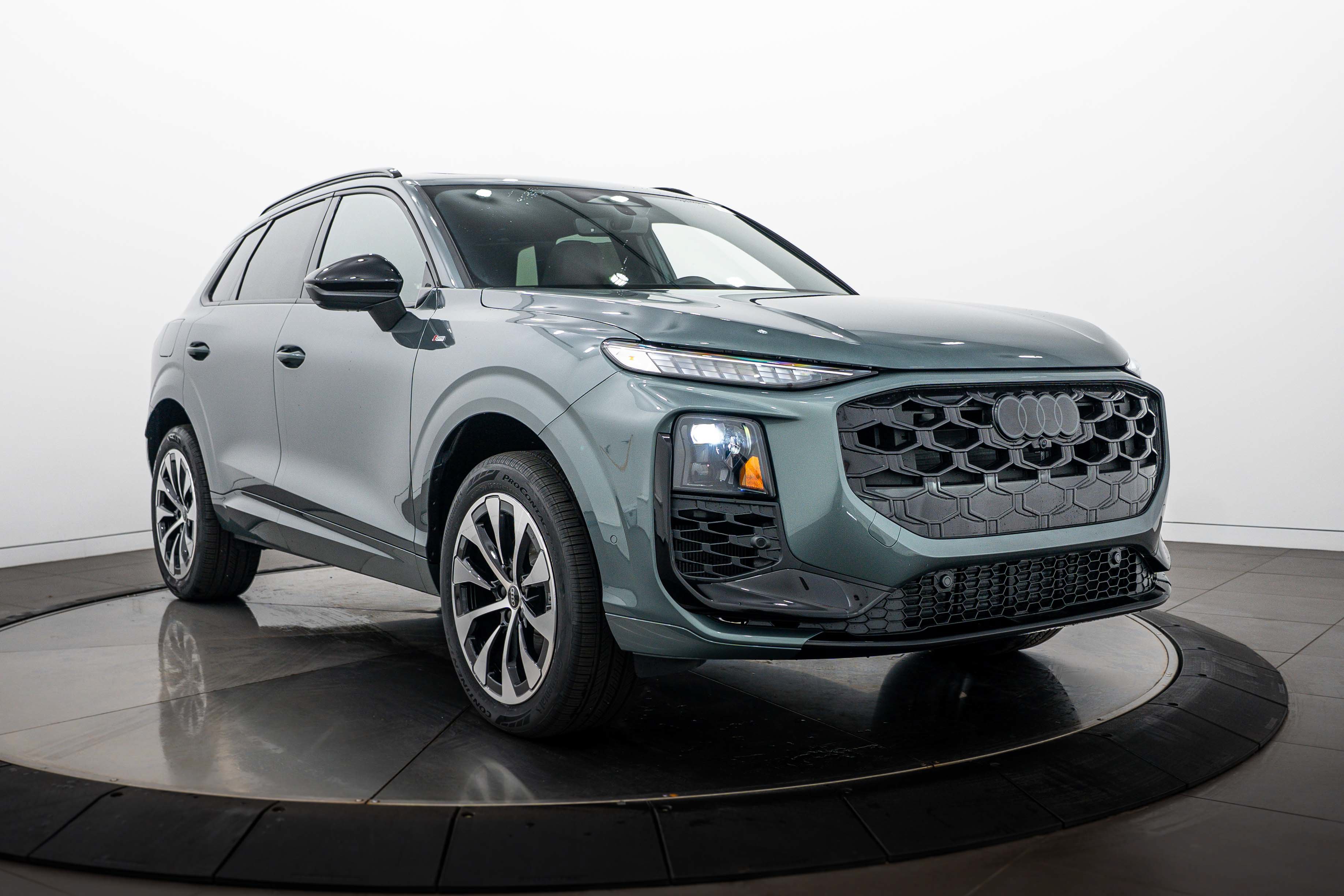 New 2026 Audi Q3 quattro 2.0T AWD/4WD image 2