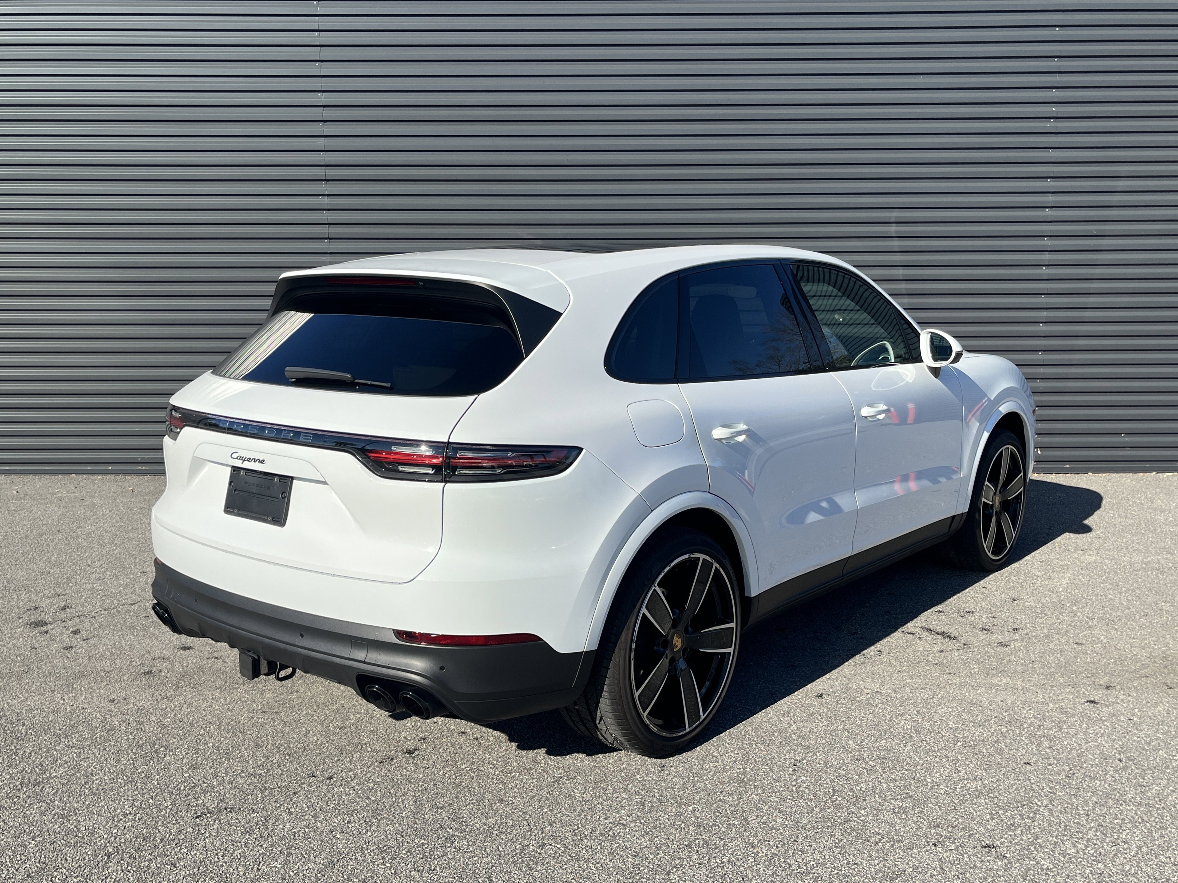 Certified 2023 Porsche Cayenne Platinum Edition image 9
