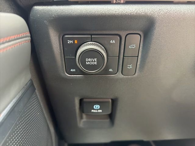 Used 2025 Ford Expedition Active image 32