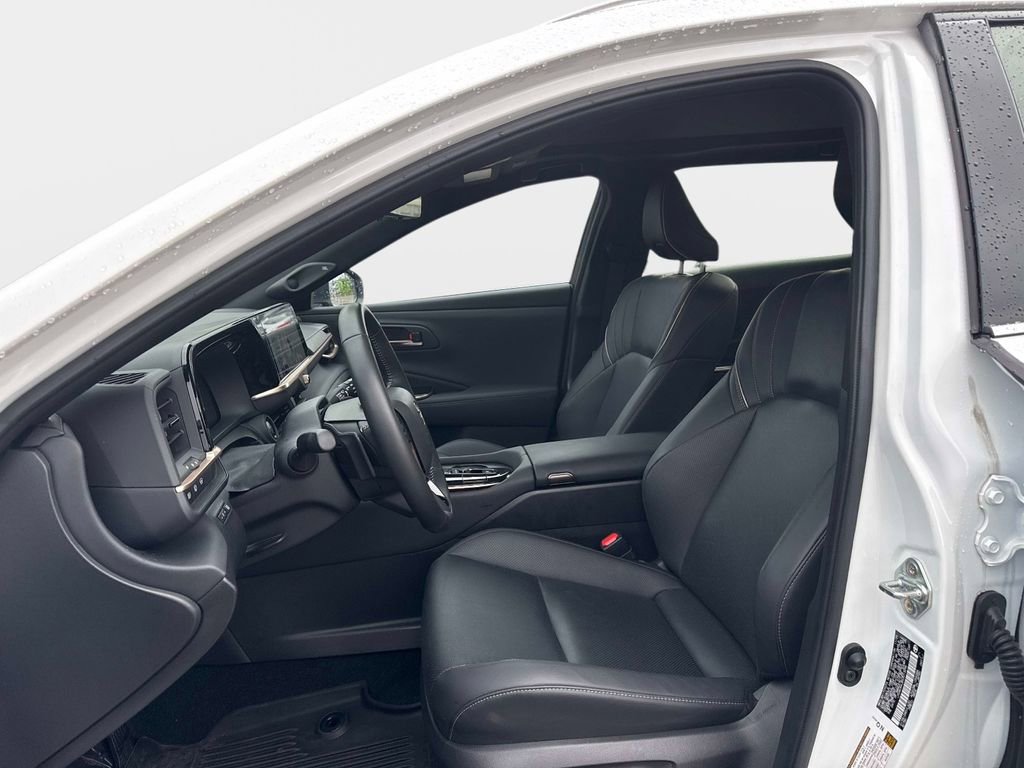 Used 2025 Toyota Crown Signia w/ Advanced Technology Package image 16