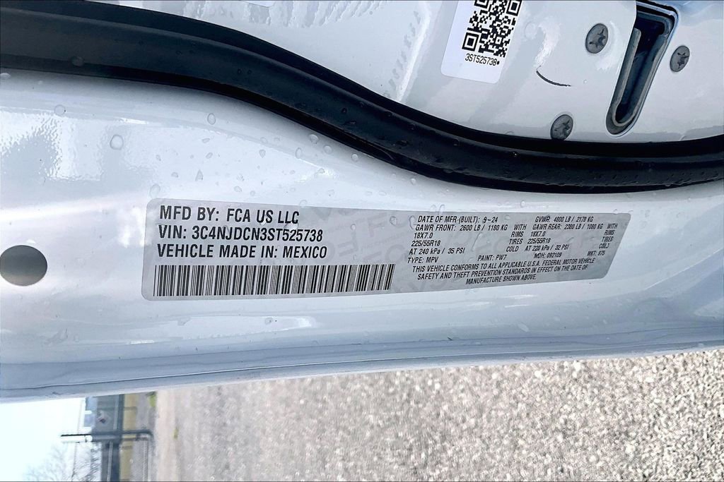 Used 2025 Jeep Compass Limited image 42