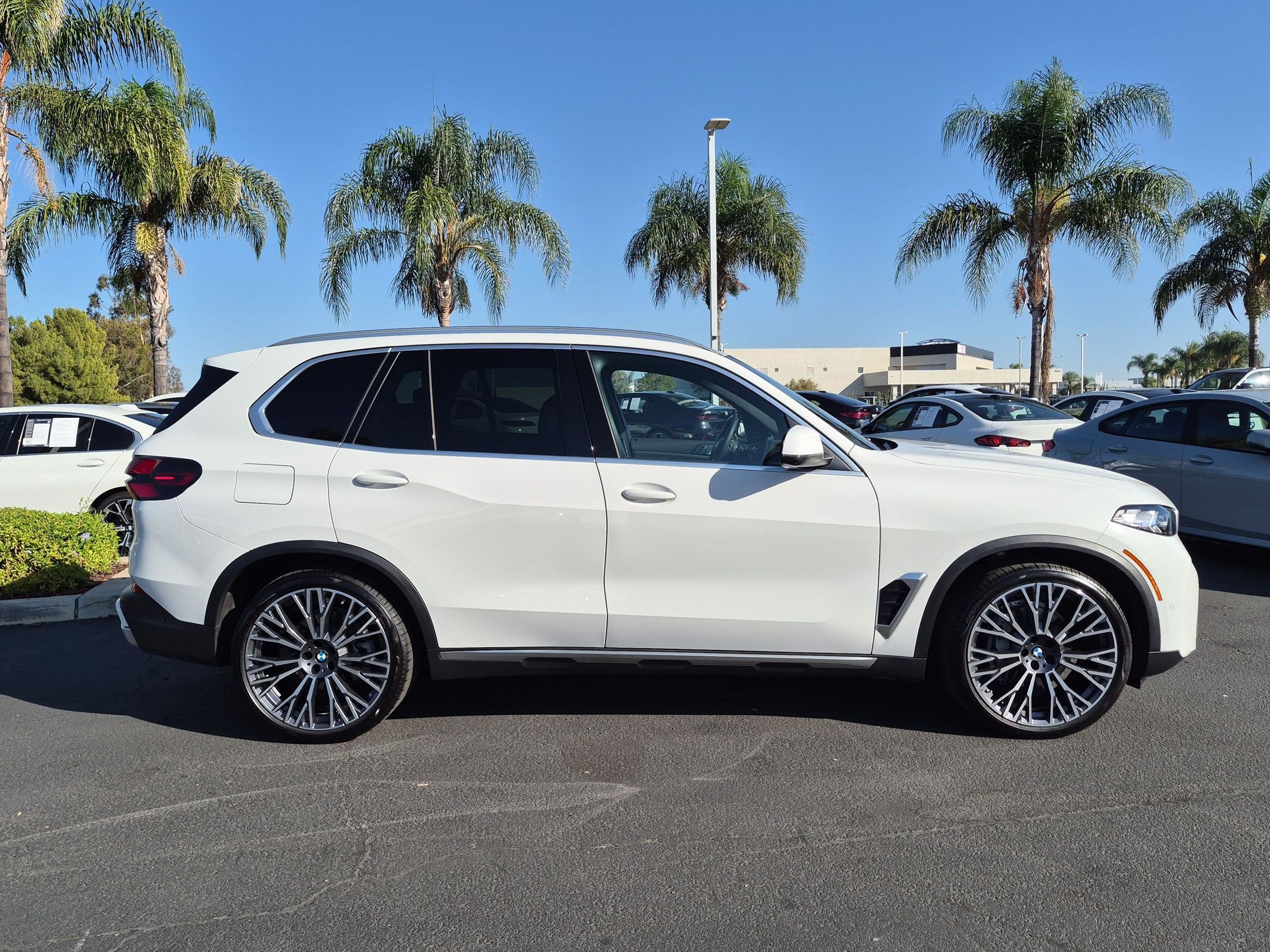 Used 2026 BMW X5 xDrive40i w/ Premium Package AWD/4WD image 11