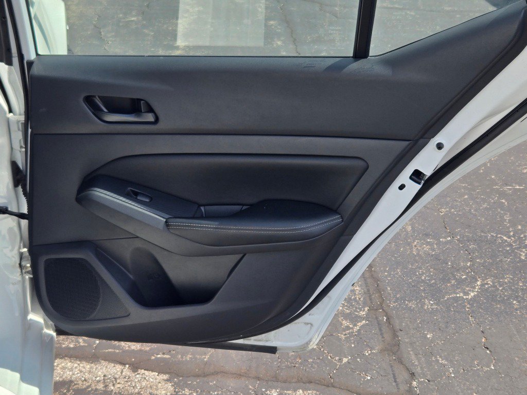 Used 2025 Nissan Altima 2.5 SV FWD image 9