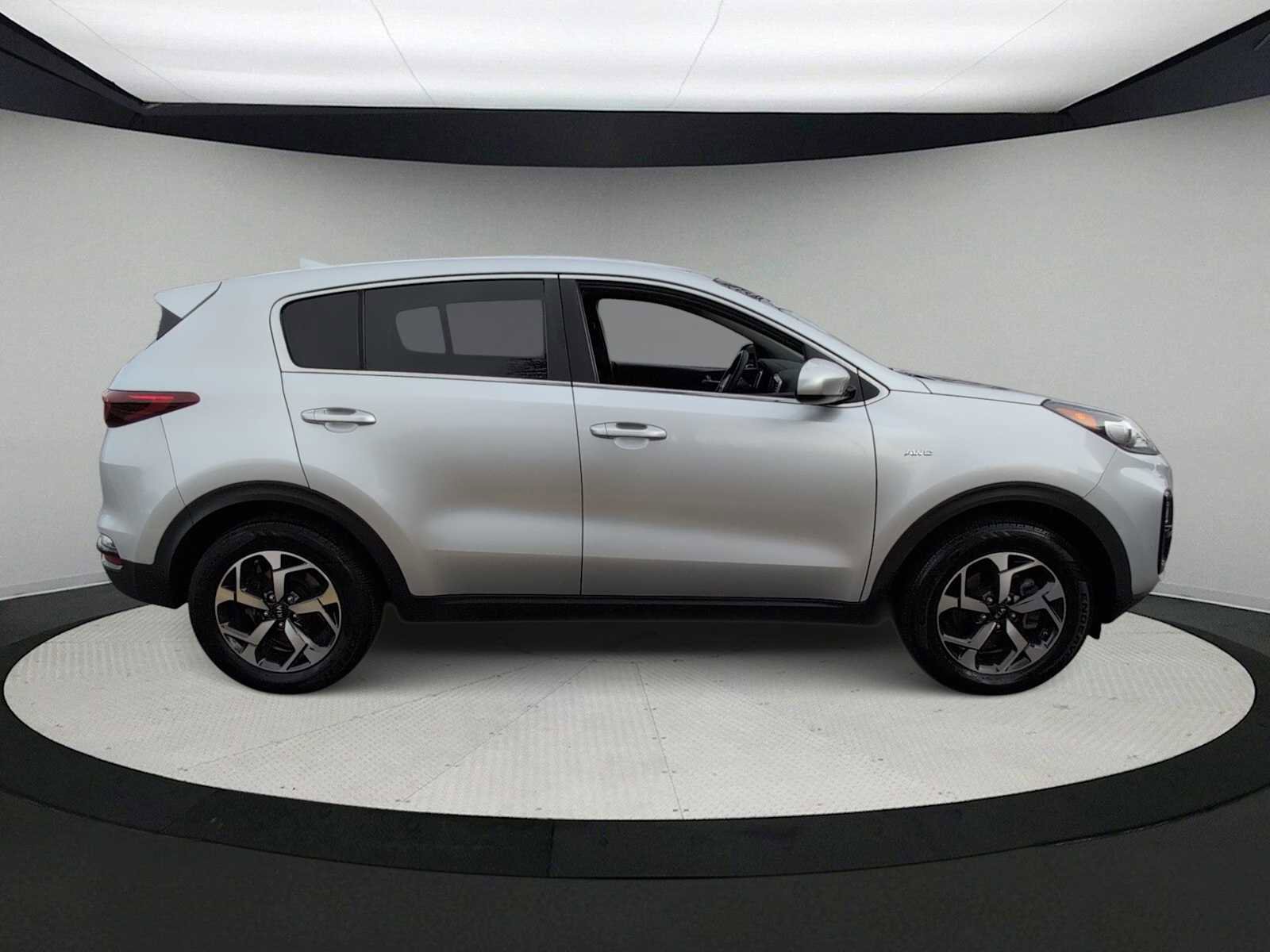 Used 2020 Kia Sportage LX image 9