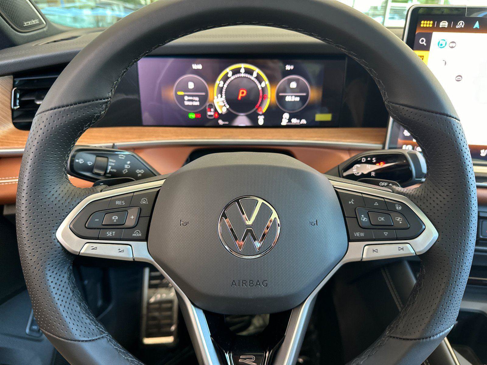New 2026 Volkswagen Tiguan SEL R-Line AWD/4WD image 23