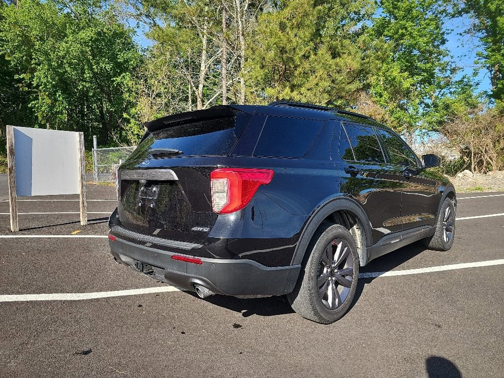 Used 2024 Ford Explorer XLT w/ Equipment Group 202A AWD/4WD image 5