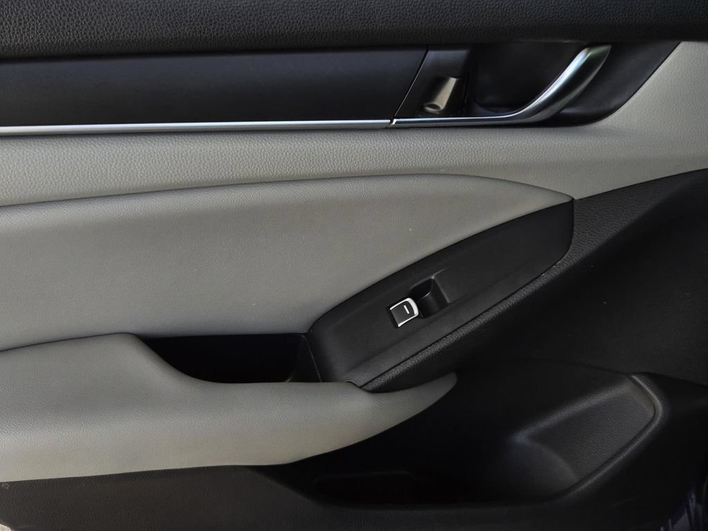 Used 2020 Honda Accord EX image 10