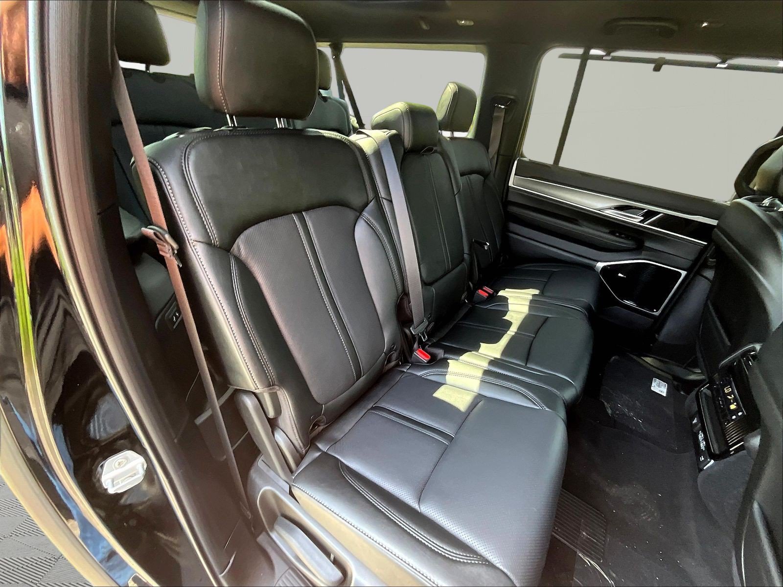 New 2026 Jeep Grand Wagoneer L Limited AWD/4WD image 19