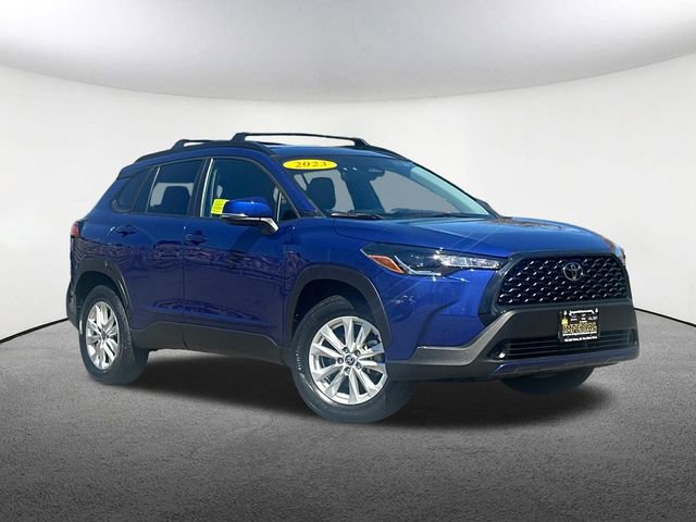 Used 2023 Toyota Corolla Cross LE w/ Moonroof Package image 2