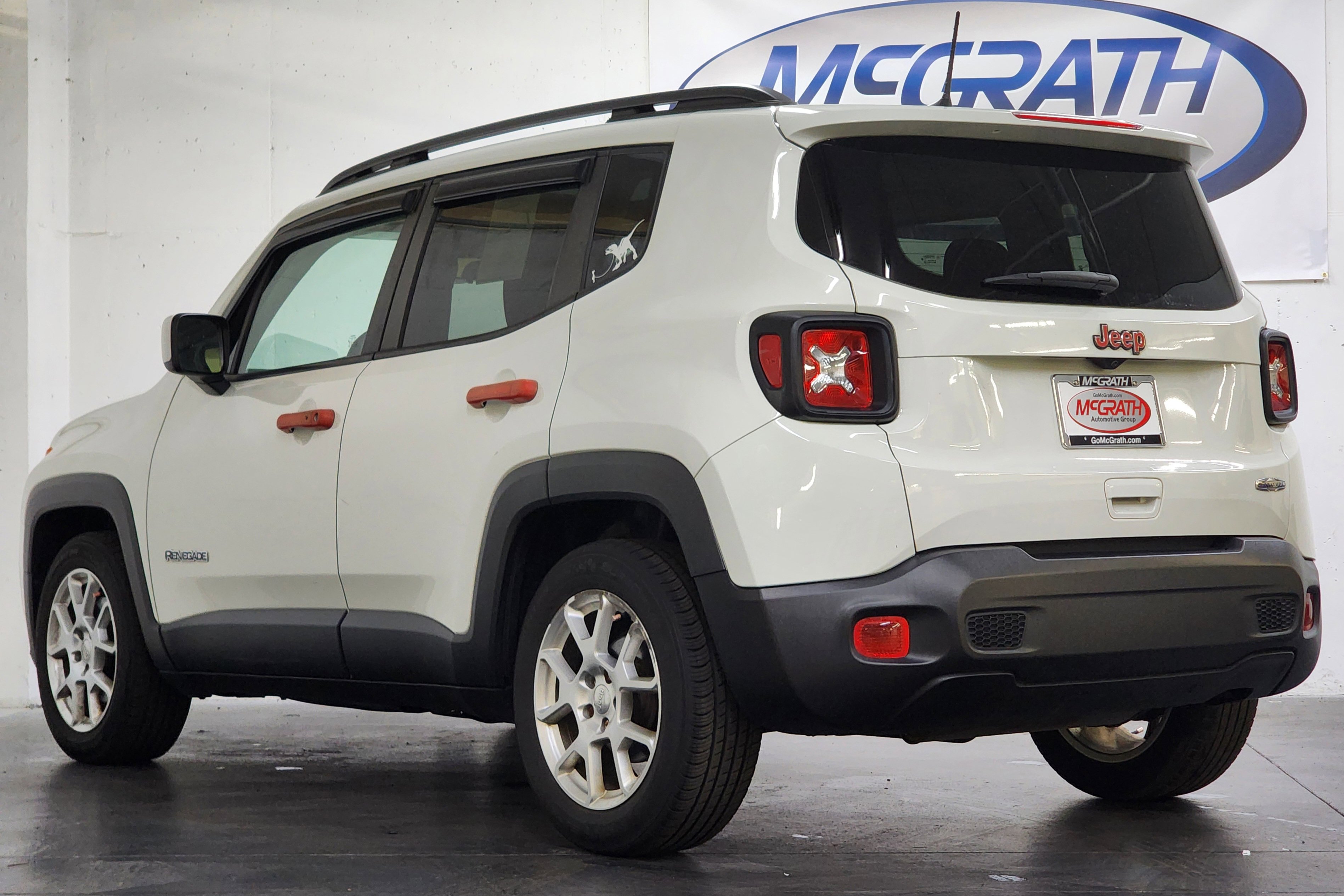 Used 2020 Jeep Renegade Latitude w/ UConnect 8.4 Nav Group FWD image 9