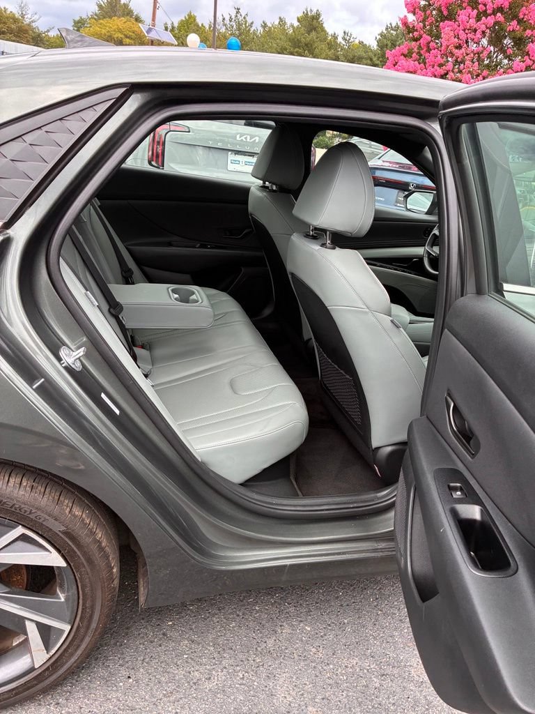Used 2025 Hyundai Elantra Limited FWD image 19