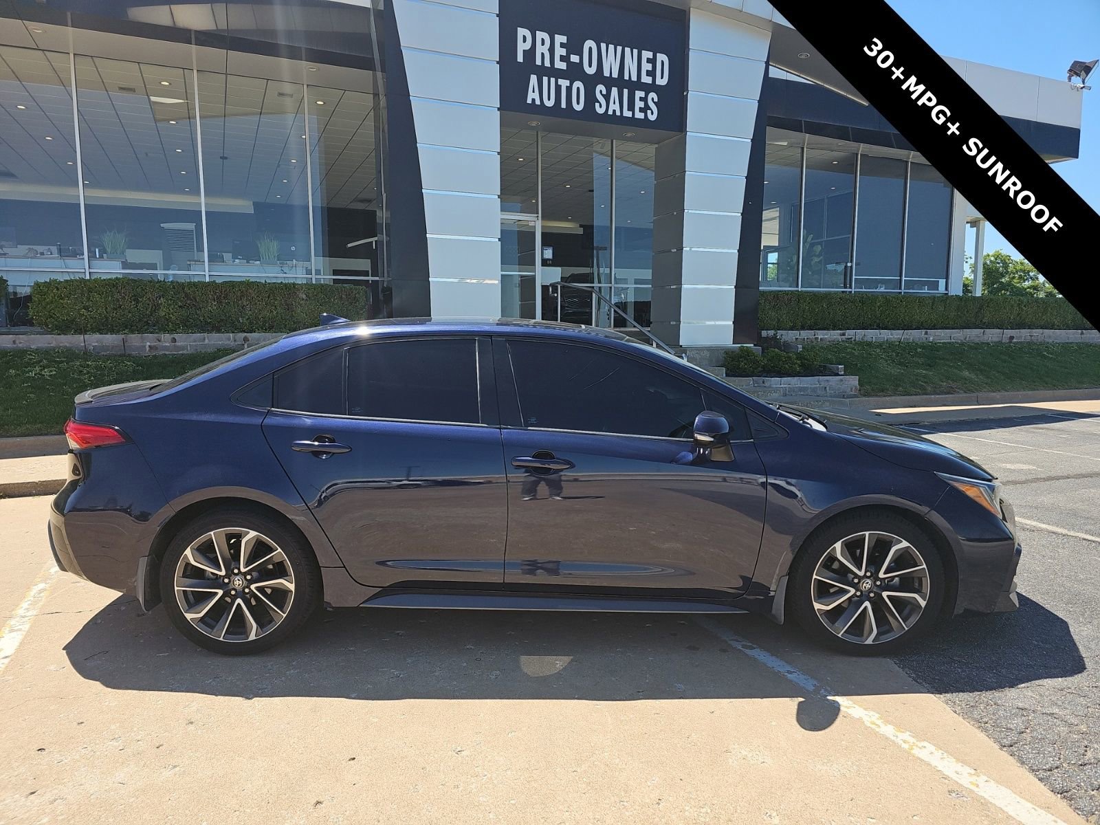 Used 2020 Toyota Corolla XSE FWD image 2