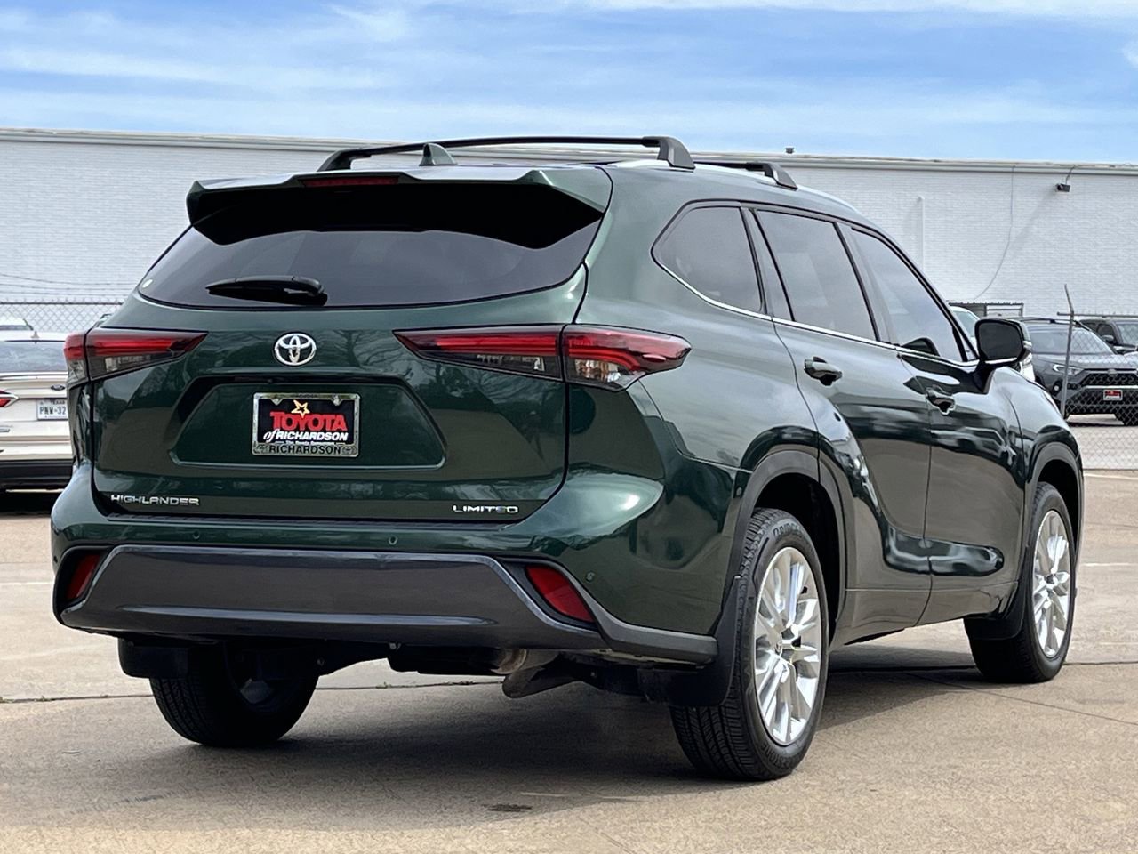 Used 2024 Toyota Highlander Limited image 4