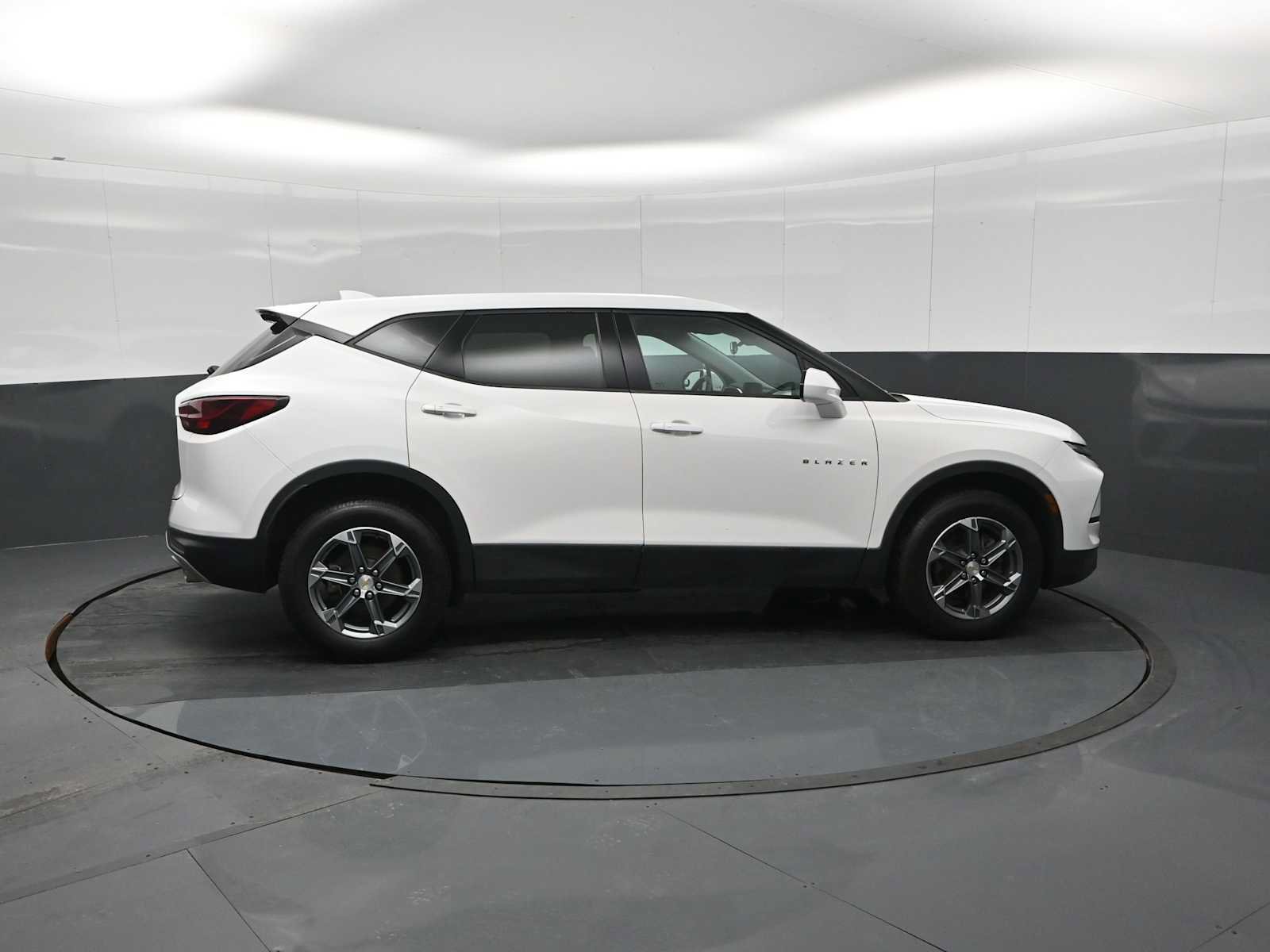 Used 2023 Chevrolet Blazer LT AWD/4WD image 8