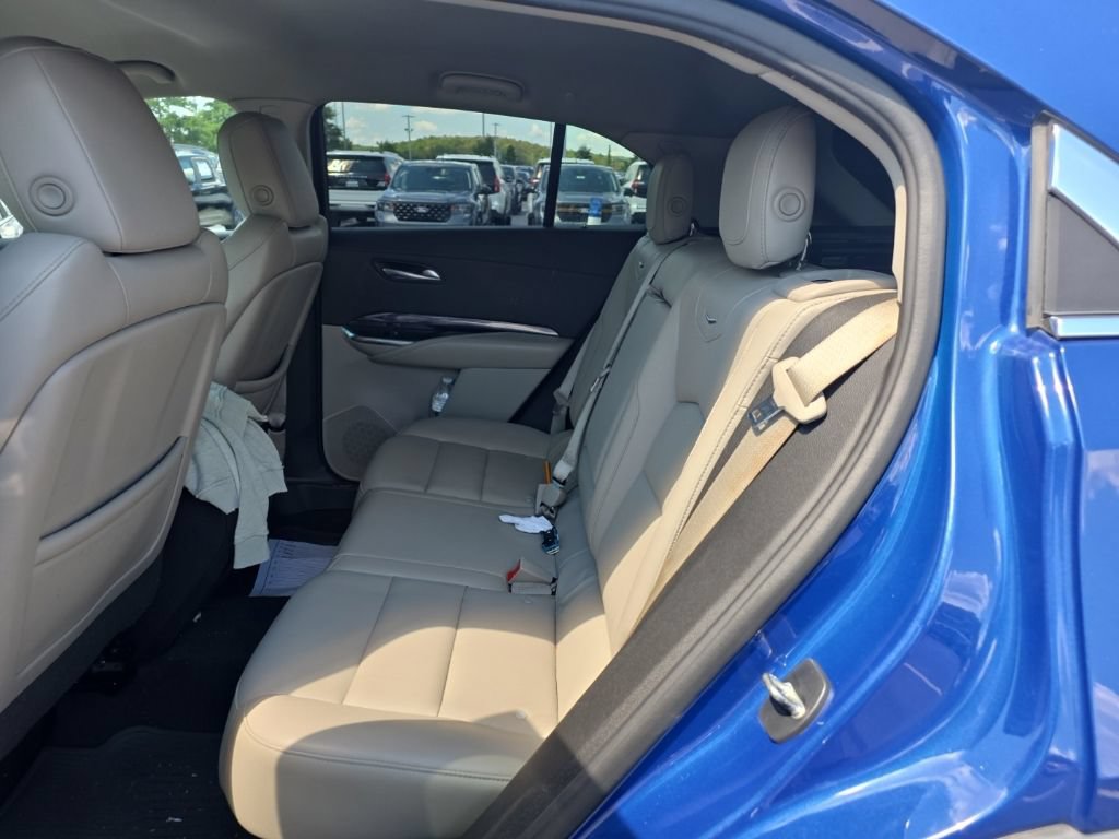 Used 2021 Cadillac XT4 Luxury w/ Cold Weather Package AWD/4WD image 10