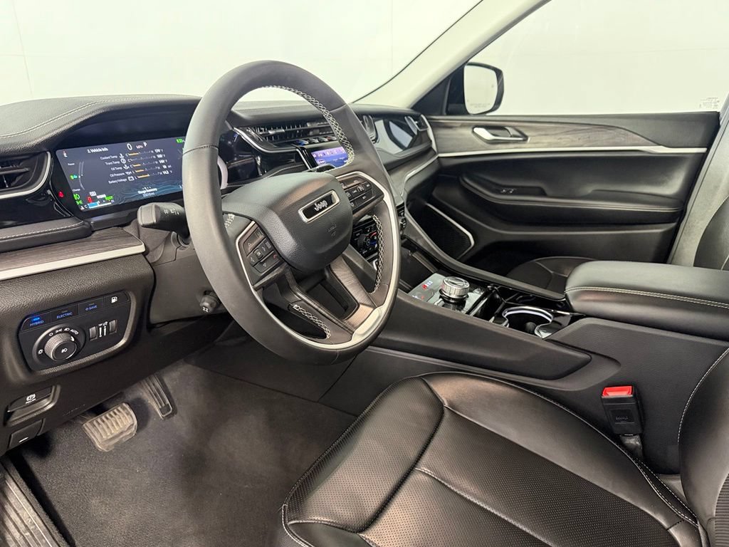 Used 2023 Jeep Grand Cherokee 4WD 4xe w/ Luxury Tech Group II image 13