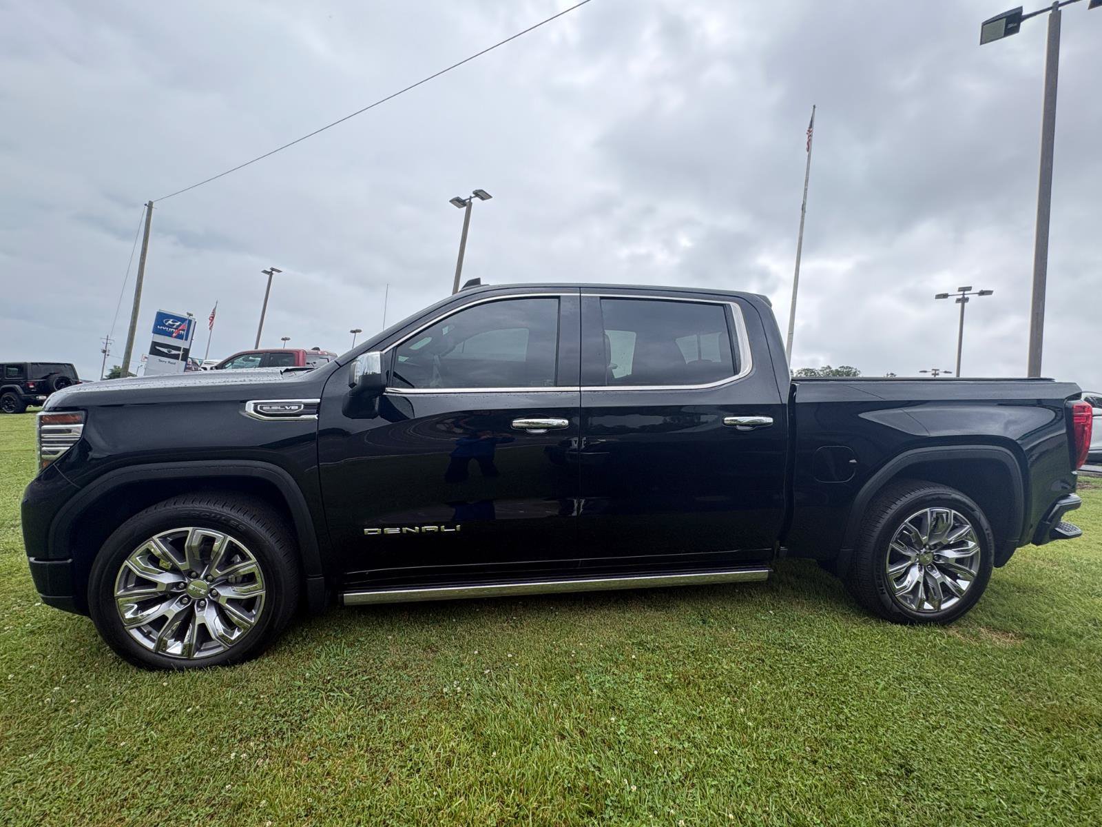 Used 2022 GMC Sierra 1500 Denali w/ Denali Reserve Package AWD/4WD image 4