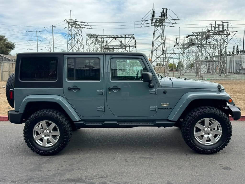 Used 2015 Jeep Wrangler Unlimited Sahara w/ Max Tow Package AWD/4WD image 6