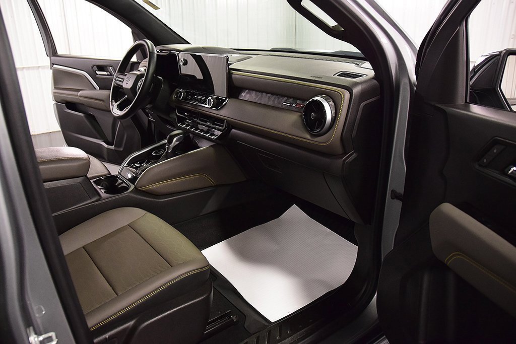 Used 2024 Chevrolet Colorado ZR2 w/ ZR2 Convenience Package III image 32