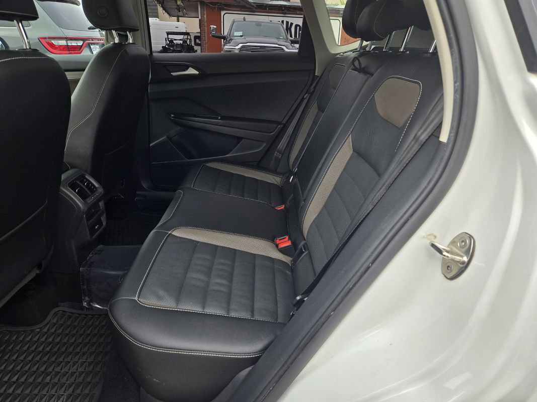 Used 2022 Volkswagen Taos SEL image 18