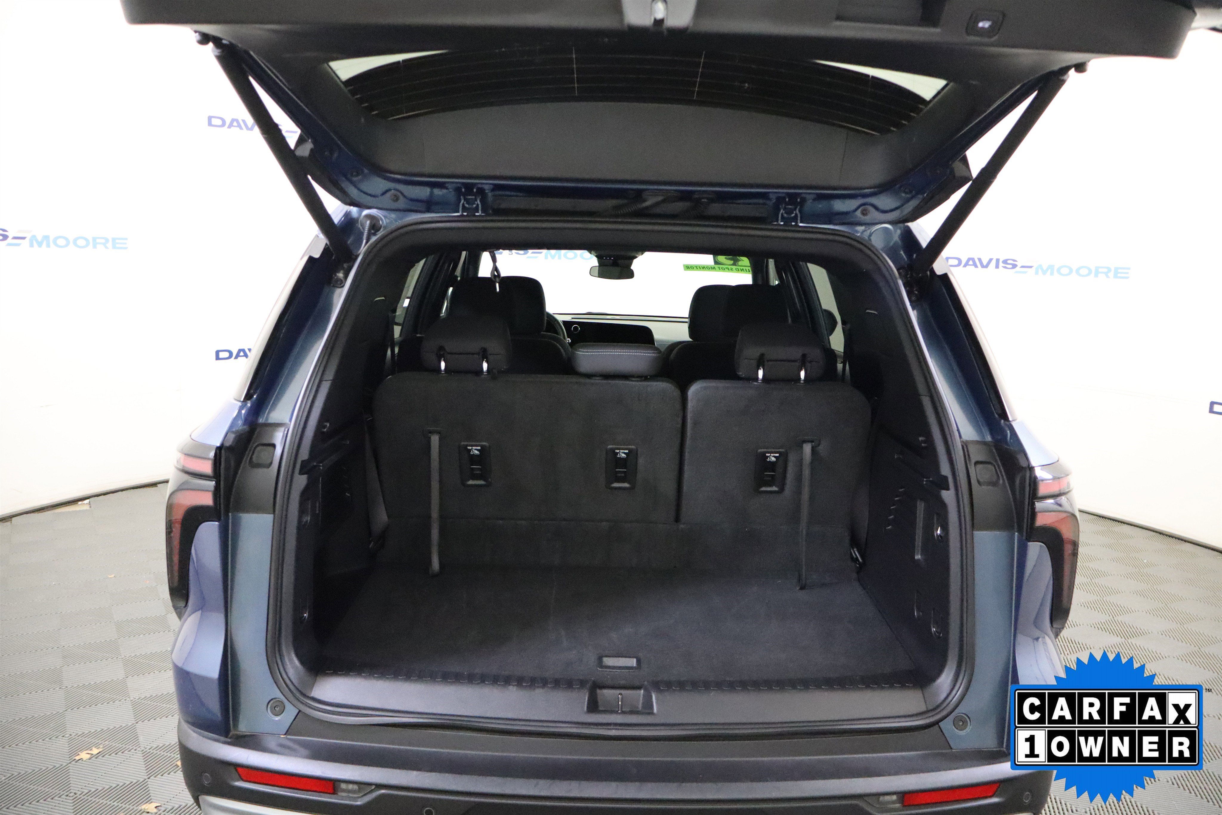 Used 2025 Chevrolet Traverse LT image 8