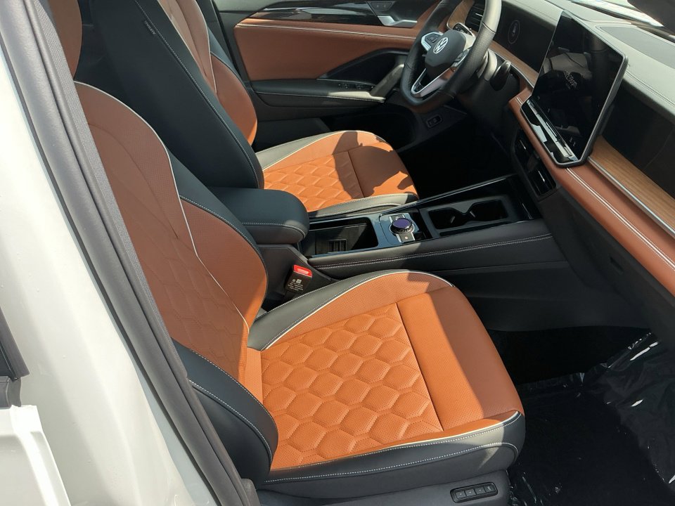 New 2026 Volkswagen Tiguan SEL R-Line AWD/4WD image 28
