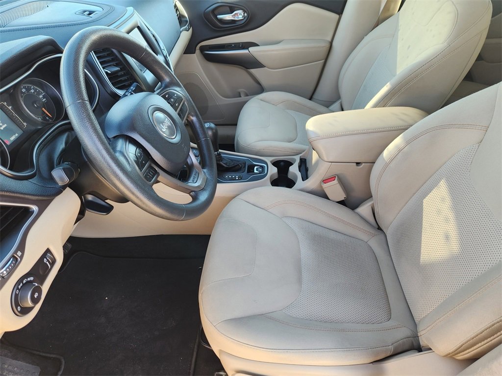 Used 2019 Jeep Cherokee Latitude w/ Popular Appearance Group image 14