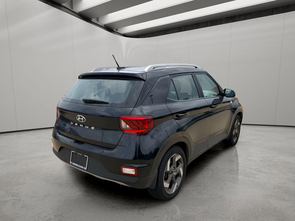 Used 2023 Hyundai Venue SEL FWD image 5