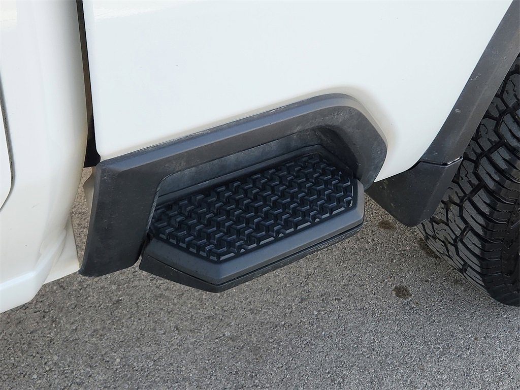 Used 2024 Chevrolet Silverado 2500 LT w/ Convenience Package image 9