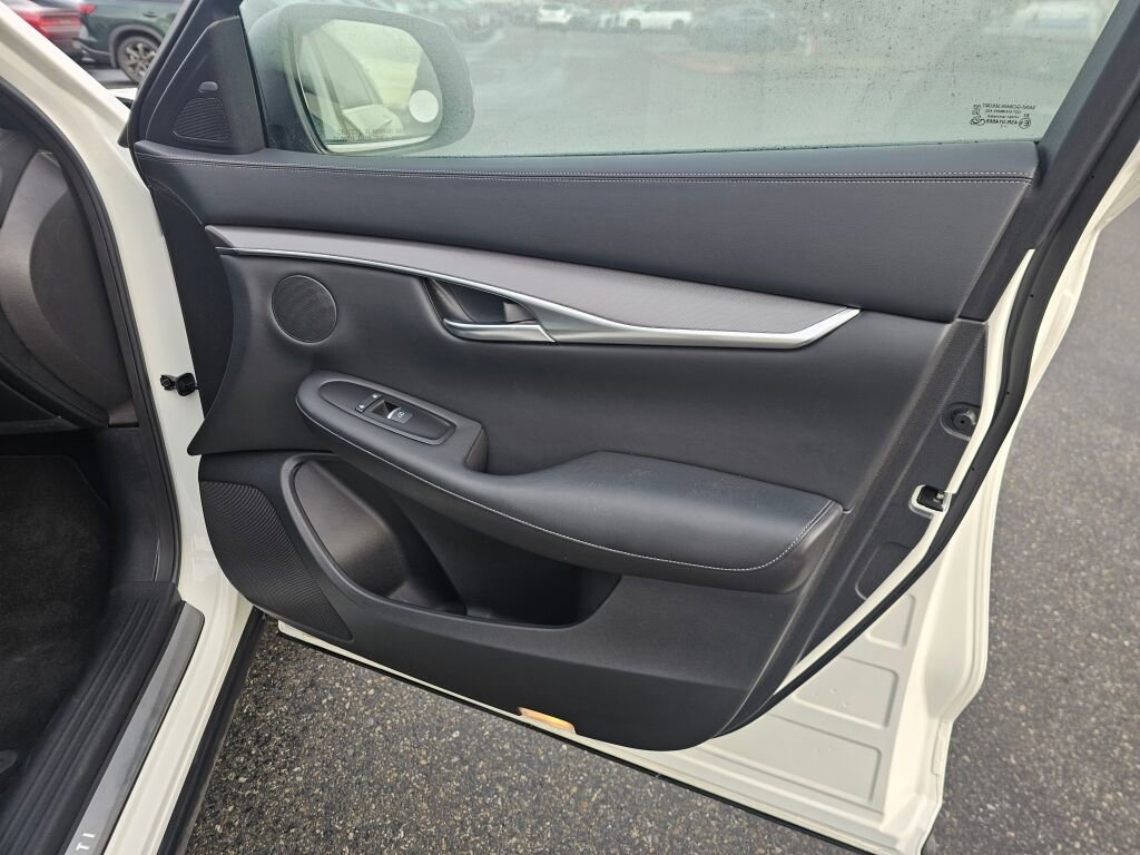 Used 2022 INFINITI QX50 Luxe w/ Appearance Package image 10
