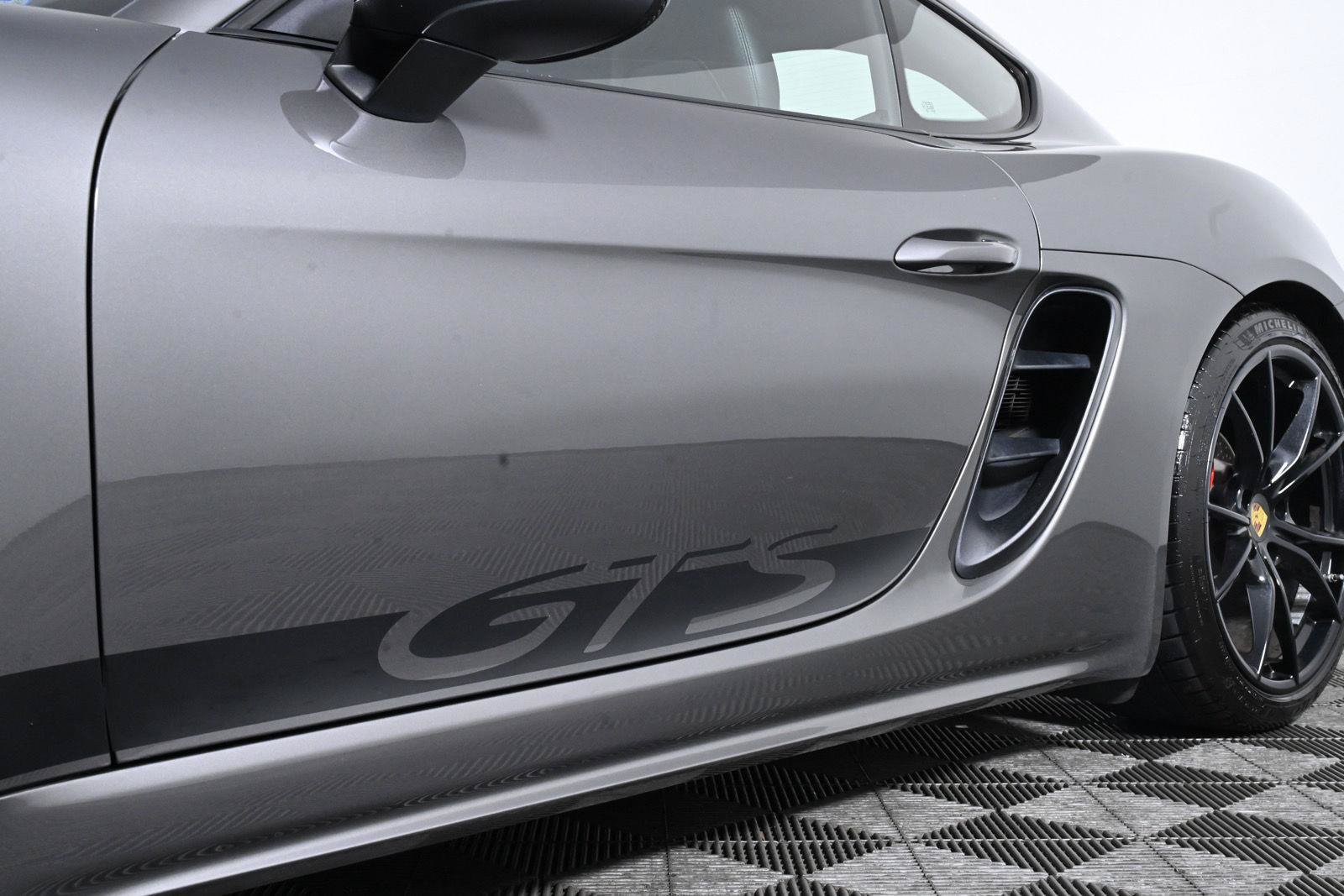 Used 2018 Porsche 718 Cayman GTS RWD image 4