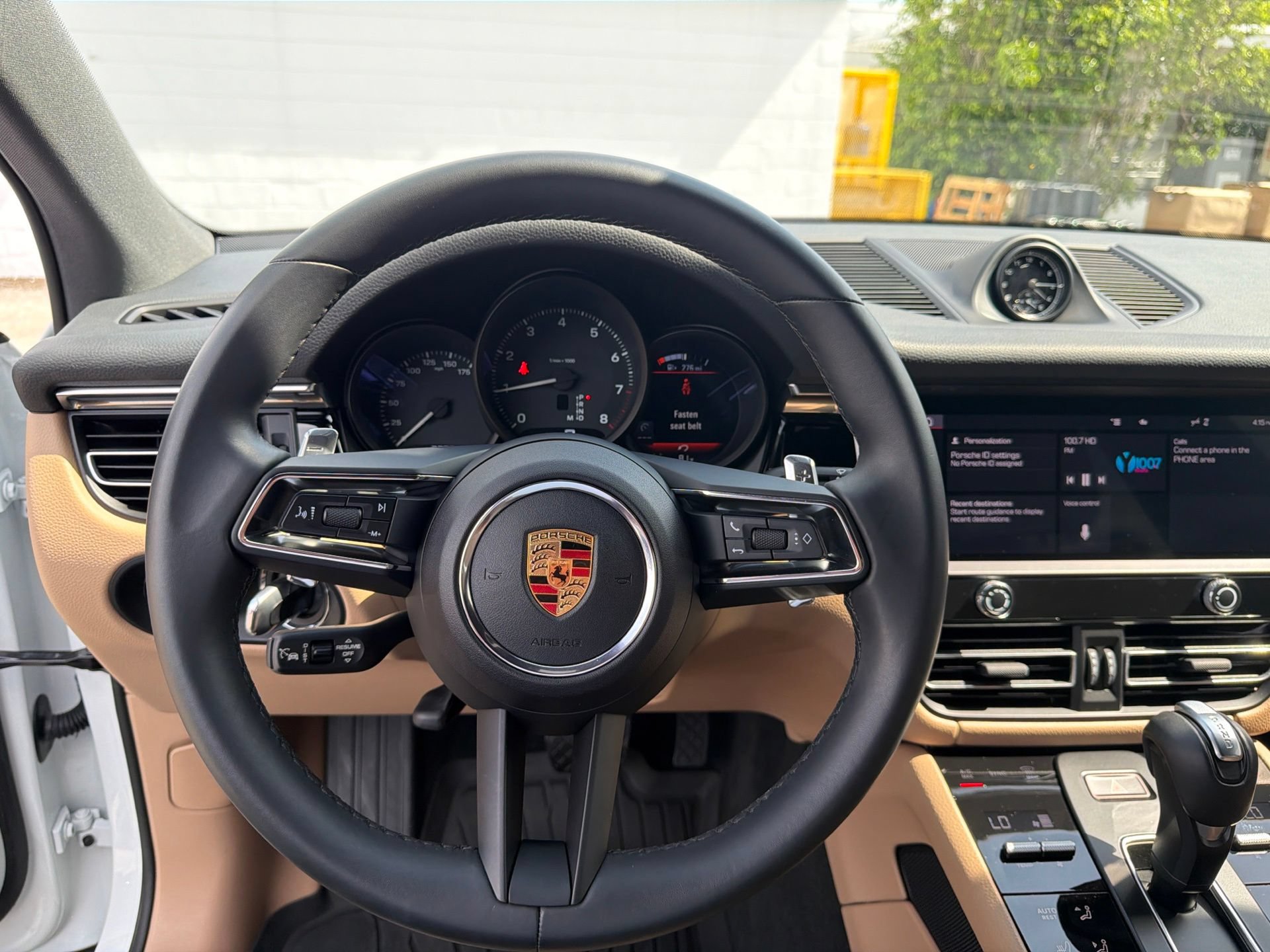 Used 2025 Porsche Macan AWD/4WD image 32
