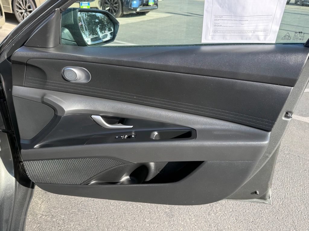 Used 2026 Hyundai Elantra Hybrid FWD image 18